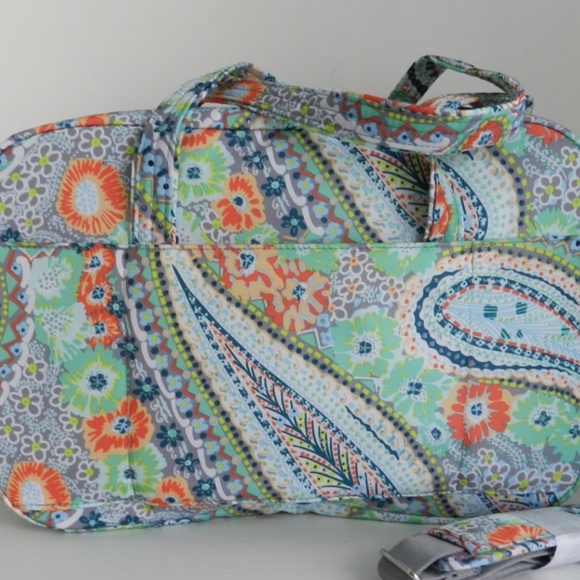 New Vera Bradley Lay Flat Travel Bag in Citrus Paisley R$200 - Picture 16 of 16
